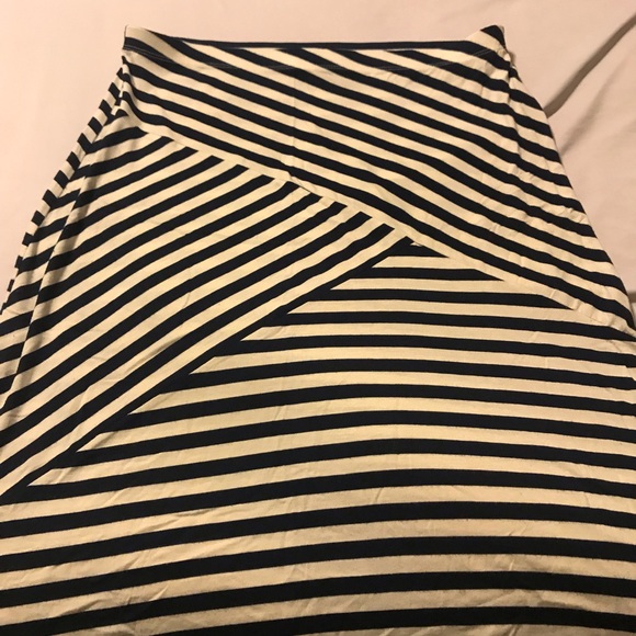 Maxi - Picture 3 of 3